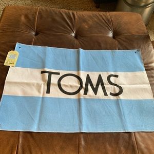 NWT Toms canvas flag with grommets for hanging